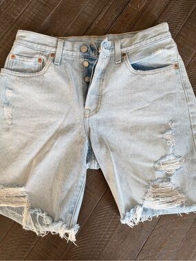 Levi's Light Blue Denim Jeans with Tan Stitching and White Label